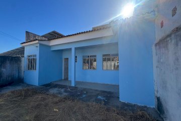 CASA COM QUINTAL E GARAGEM 